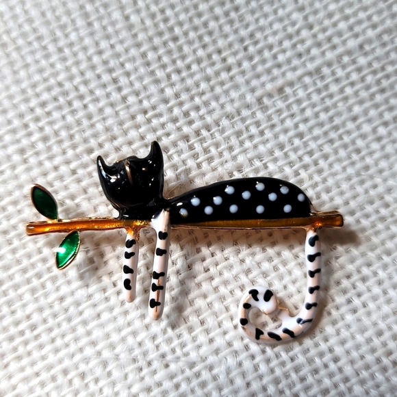 Black and white cat pin - Picture 3 of 3